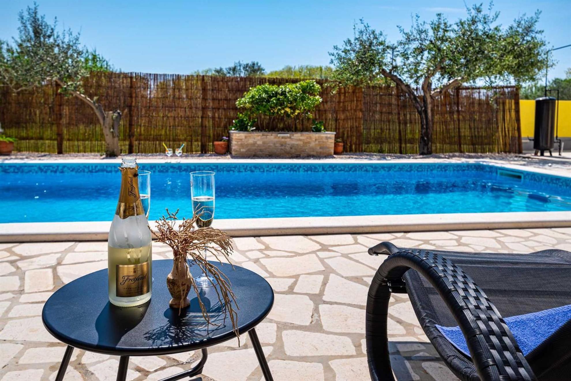 Apartment House Simoni With Pool, Zadar County Privlaka  Exterior photo